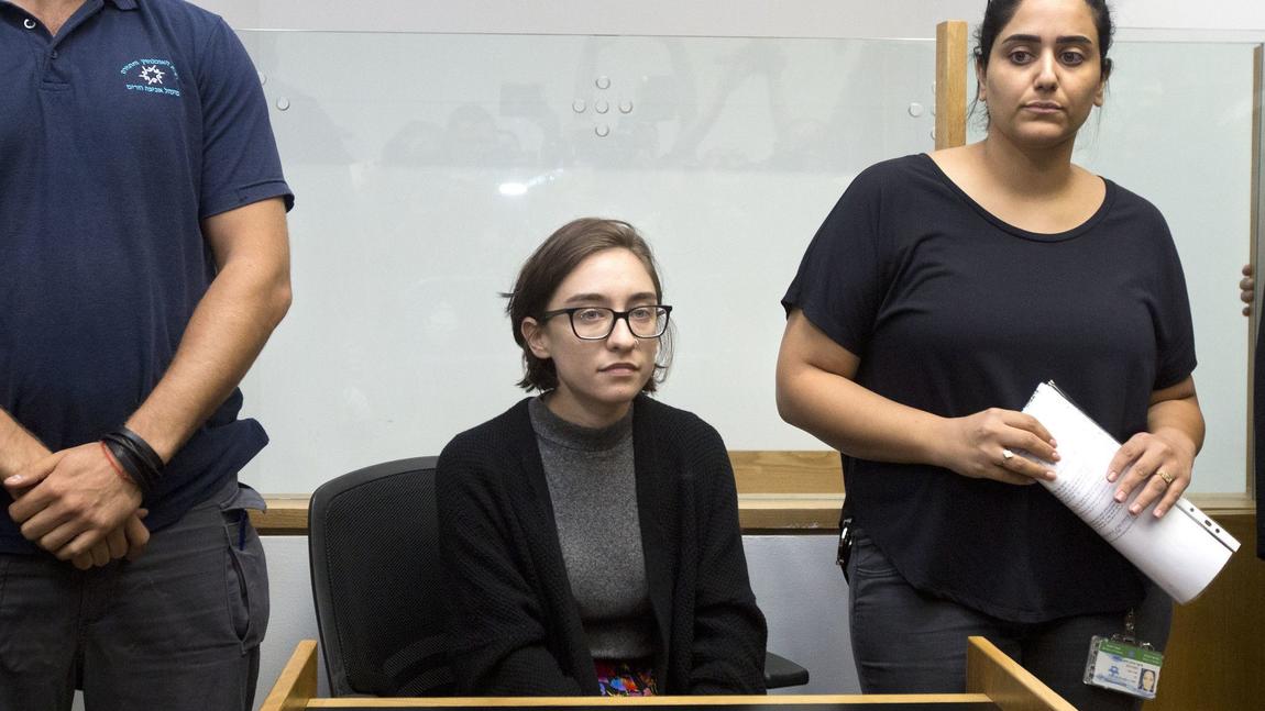 Lara Alqasem sits in a courtroom prior to a hearing at the district court in Tel Aviv, Thursday, Oct. 11, 2018. (Photo: Sebastian Scheiner / AP)