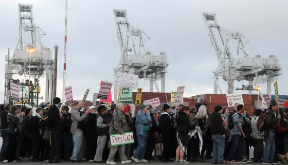 oakland-dockworkers.jpg